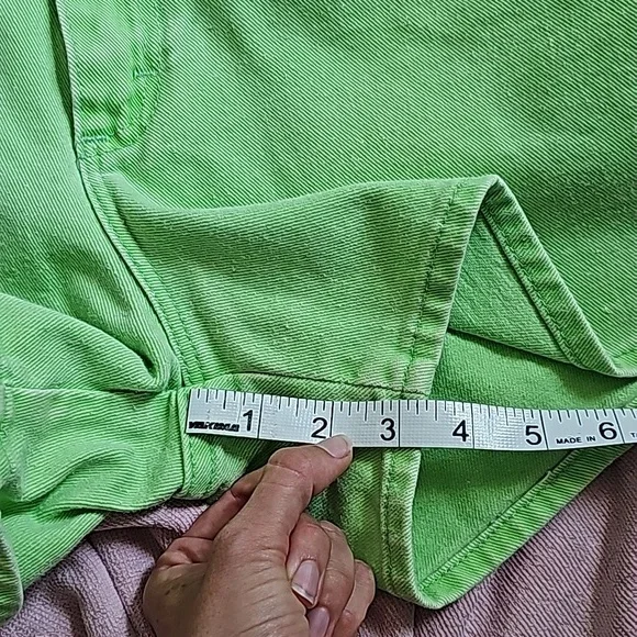 Riders Neon Green Jean Shorts in Women's Size 29 Waist EUC - Picture 10 of 11
